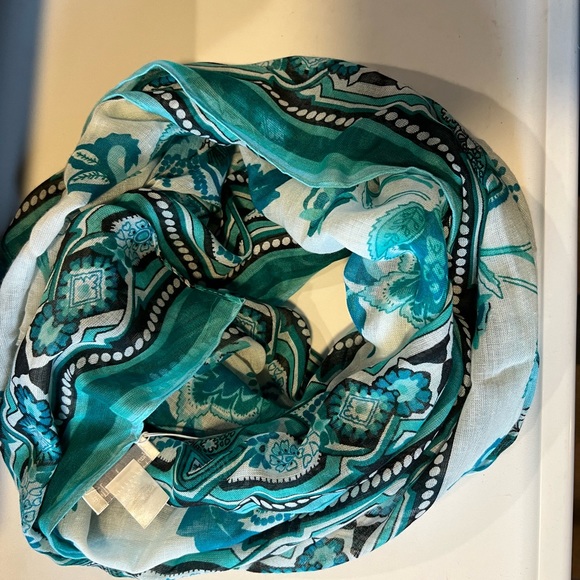 Charming Charlie Printed Scarf. - Picture 8 of 8